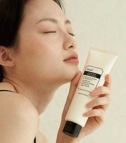 Засіб для делікатного очищення обличчя DEAR, KLAIRS Gentle Black Facial Cleanser 140 мл klairs006 фото
