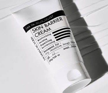 Зволожуючий бар'єрний крем для обличчя та тіла DERMA FACTORY Skin Barrier Cream - 150 мл df006 фото