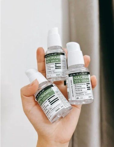 Освітлююча, протизапальна та себорегулююча сироватка сироватка Niacinamide 20% Serum derma-33 фото